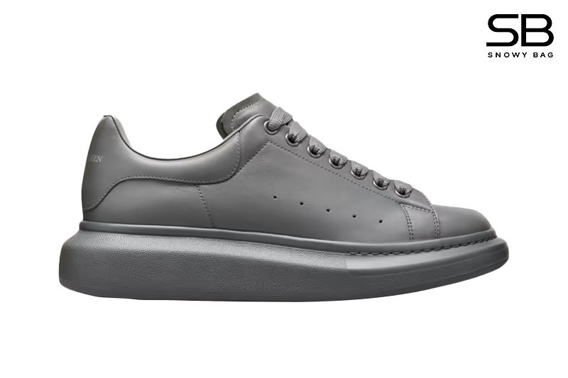 Giày Alexander McQueen Oversized Larry Tonal Leather Low-Top Sneakers Xám sang trọng