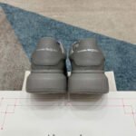 Giày Alexander McQueen Oversized Larry Tonal Leather Low-Top Sneakers Xám, phong cách hiện đại.