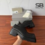 Giày Balenciaga Trooper Derby Black Màu Đen góc nghiêng chi tiết