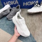 Giày Hoka Clifton 10 White Màu Trắng góc nghiêng chi tiết