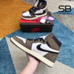 Giày Jordan 1 High Travis Scott Mocha góc nghiêng chi tiết đẹp mắt