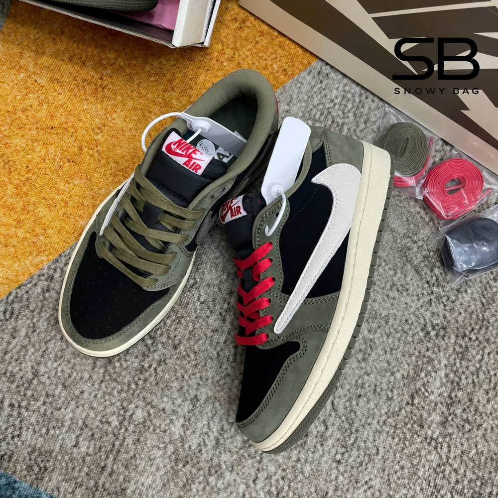 Logo khóa giày Jordan 1 Low Travis Scott Black Olive sang trọng