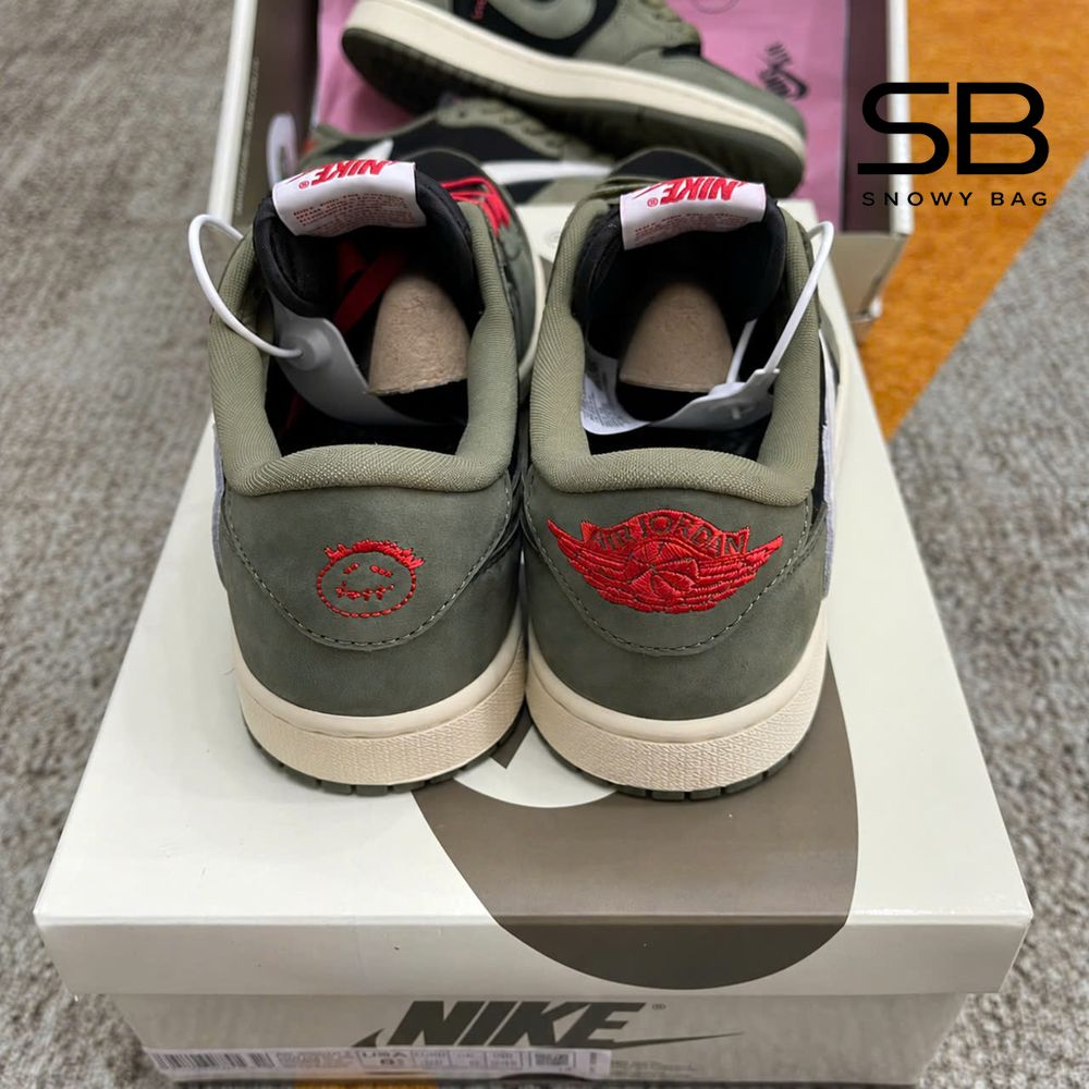 Giày Jordan 1 Low Travis Scott Black Olive với thiết kế độc đáo và phong cách