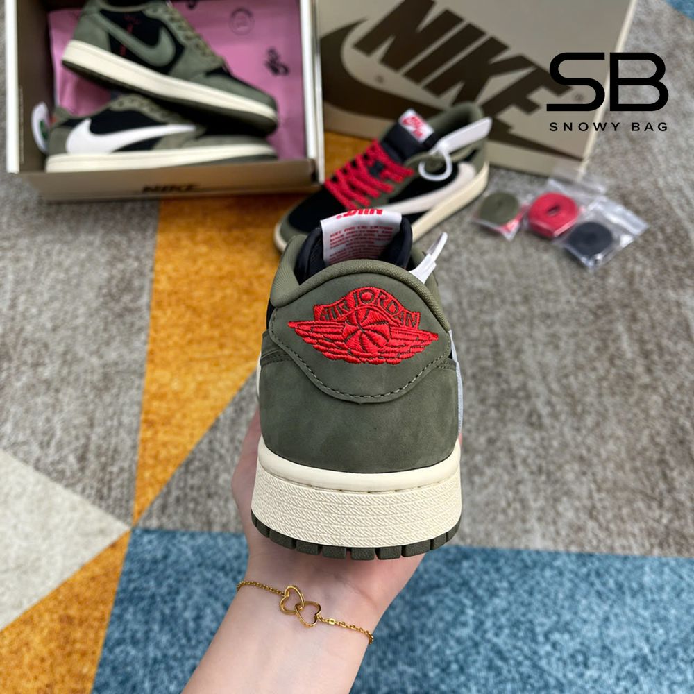 Giày Jordan 1 Low Travis Scott Black Olive với thiết kế độc đáo
