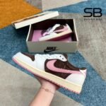 Giày Jordan 1 Low Travis Scott Dark Pony / Brown Oxford góc nghiêng chi tiết