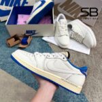 Giày Jordan 1 Low Travis Scott Fragment Reverse Sail Black Military Blue góc nghiêng chi tiết