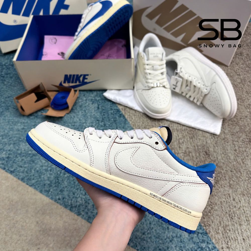 Giày Jordan 1 Low Travis Scott Fragment Reverse Sail Black Military Blue góc nghiêng chi tiết