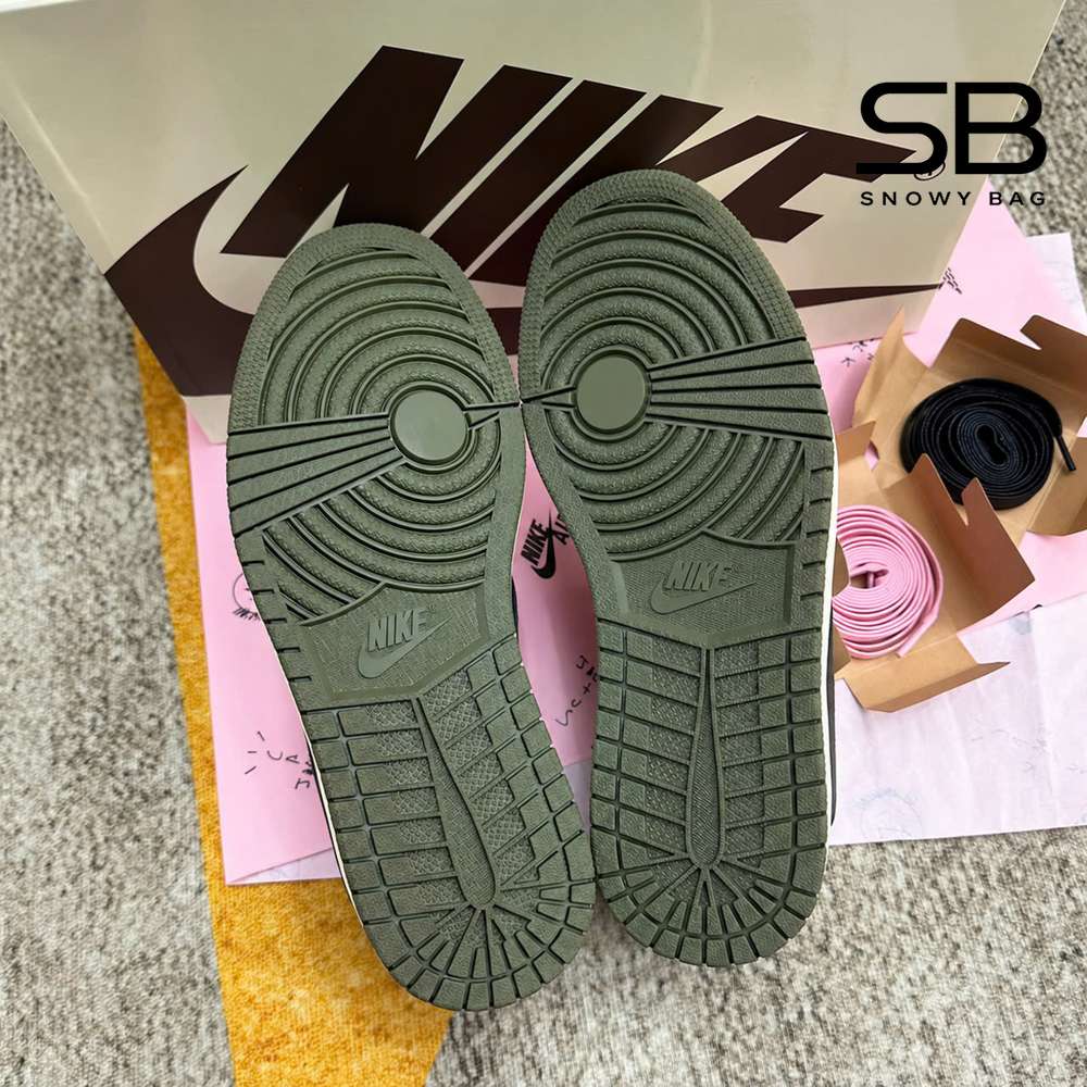 Giày Jordan 1 Low Travis Scott Medium Olive với thiết kế độc đáo và phong cách