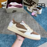 Giày Jordan 1 Low Travis Scott Sail Shy Pink, phong cách thời thượng.