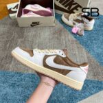 Giày Jordan 1 Low Travis Scott Sail Shy Pink góc nghiêng chi tiết