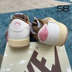 Giày Jordan 1 Low Travis Scott Sail Shy Pink với thiết kế độc đáo