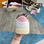 Giày Jordan 1 Low Travis Scott Sail Shy Pink, thiết kế độc đáo và sang trọng