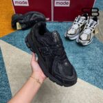 Giày New Balance 1906A Refined Future Black Màu Đen với chi tiết logo tinh tế