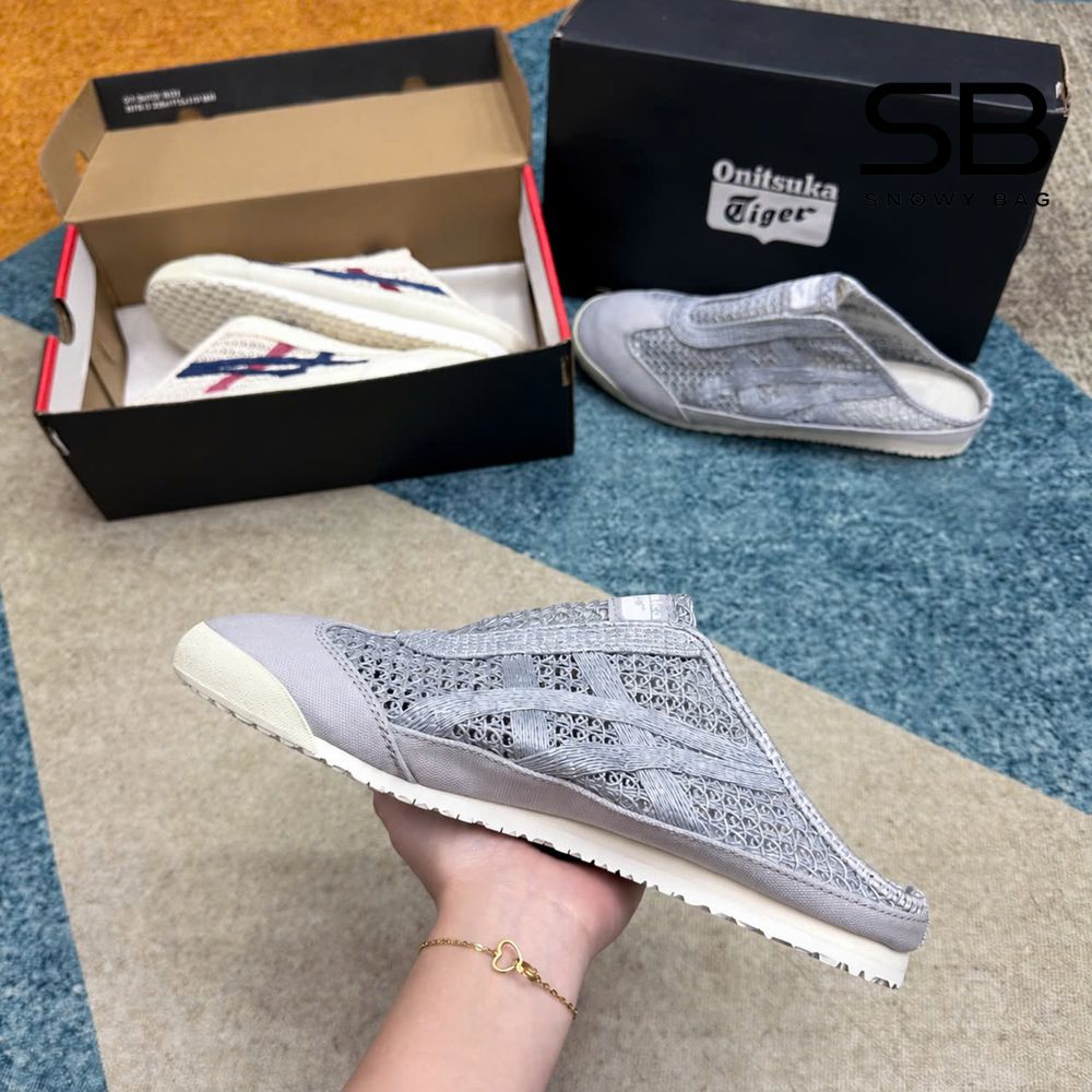 Giày Onitsuka Tiger Mexico 66 Sabot Pure Silver Màu Bạc góc nghiêng chi tiết