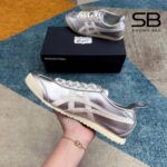 Giày Onitsuka Tiger Mexico 66 Silver Off White Màu Bạc góc nghiêng chi tiết