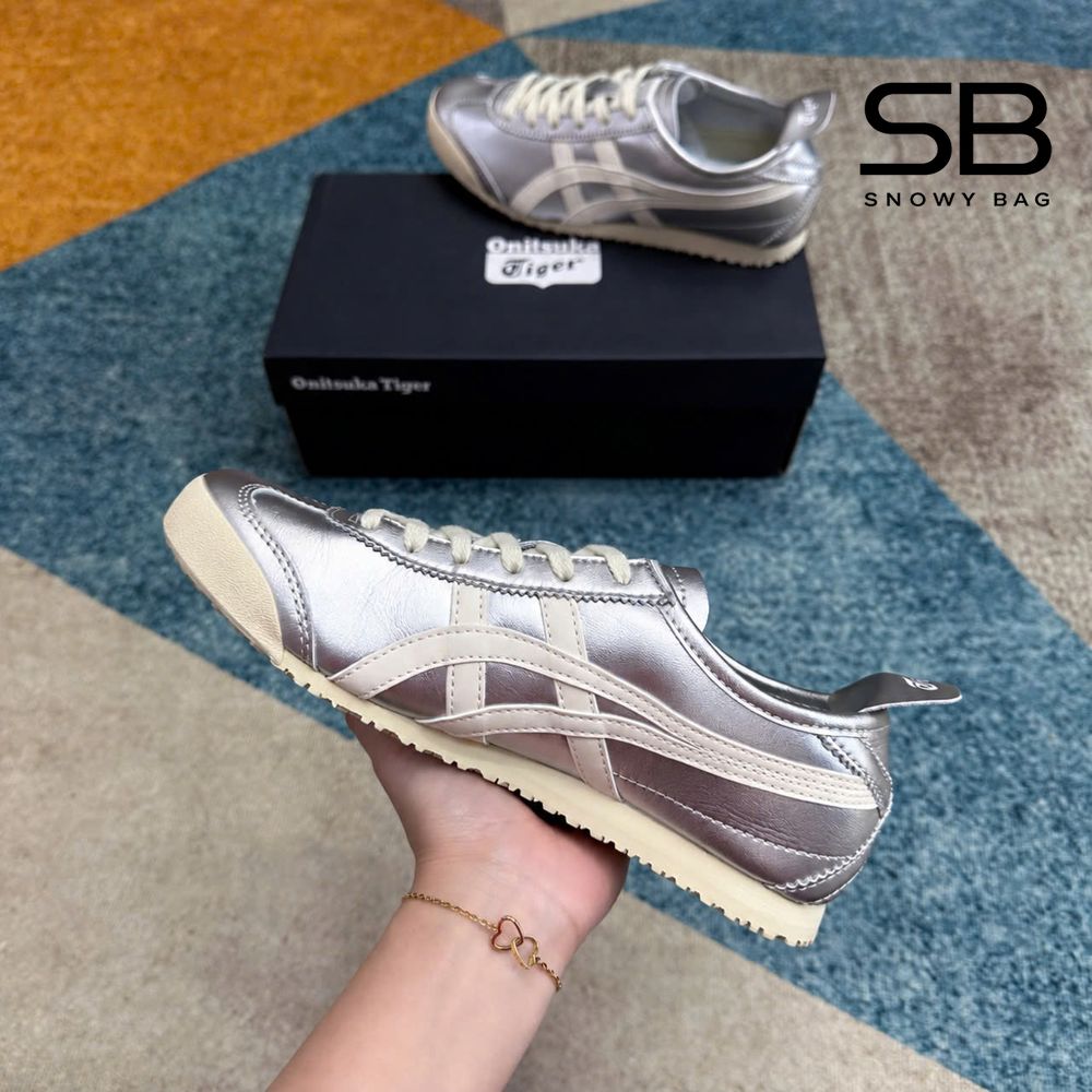 Giày Onitsuka Tiger Mexico 66 Silver Off White Màu Bạc góc nghiêng chi tiết