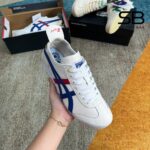 Giày Onitsuka Tiger Mexico 66 Trắng Xanh Đỏ Metallic Gold góc nghiêng chi tiết