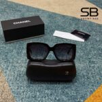 Mắt Kính Chanel Acetate Rectangle Sunglasses CH5435 Black góc nghiêng chi tiết