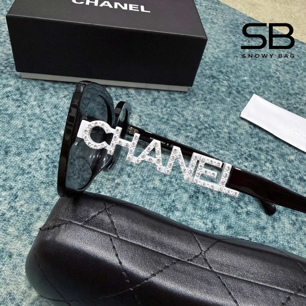Mắt Kính Chanel Square Sunglasses CH5422B Black thiết kế sang trọng