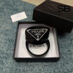 Thắt Lưng Prada Saffiano Triangle Black Đen góc nghiêng chi tiết