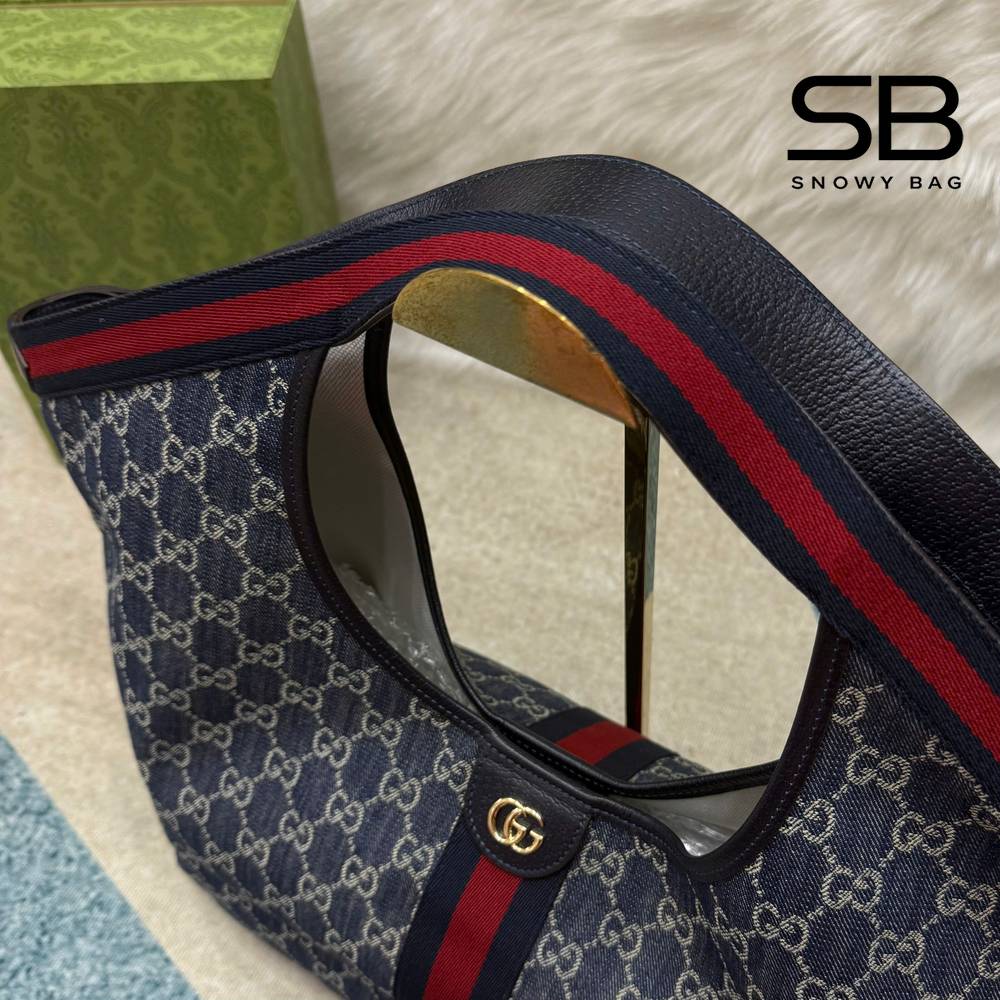 Túi Gucci Giglio Large Tote Bag In Blue And White GG Denim 853971 42CM sang trọng và tinh tế.