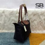 Túi Longchamp Le Pliage Original M Tote Bag Màu Đen Nâu với chi tiết logo khóa tinh tế