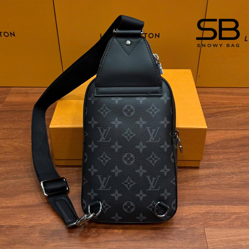 Túi LV Avenue Slingbag PM Monogram Eclipse M47137 Đen góc nghiêng chi tiết