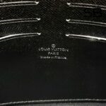 Túi LV Pochette Voyage Monogram Eclipse Split Đen Bạc 27CM với thiết kế tinh tế