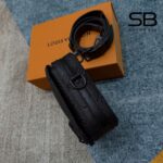 Túi LV Steamer Messenger Monogram Taurillon Đen với chi tiết logo tinh tế