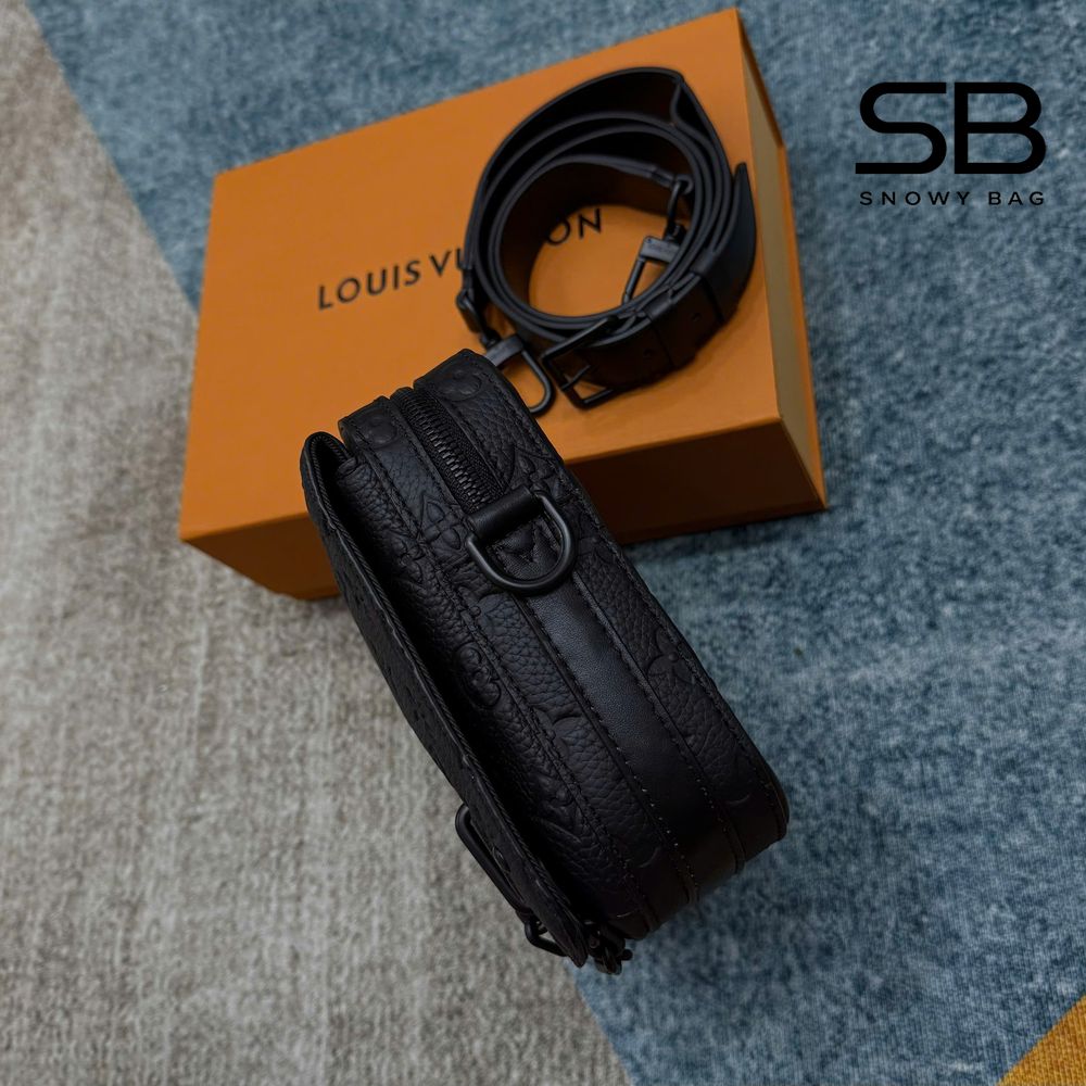 Túi LV Steamer Messenger Monogram Taurillon Đen với chi tiết logo tinh tế