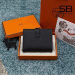 Ví Hermes Bearn Compact Wallet Noir Epsom GHW Đen Khóa Vàng góc nghiêng chi tiết